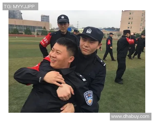 杨伟独家解析足球技巧与战术心得助你提升球场表现 杨伟独家解析足球技巧与战术心得助你提升球场表现