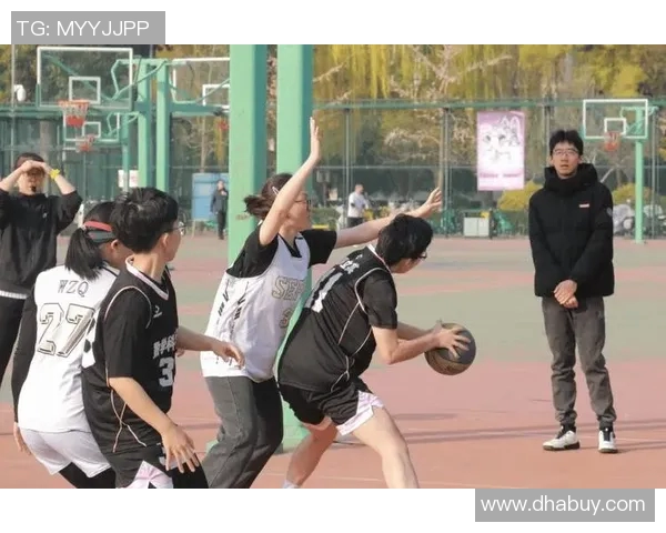 洲际杯赛场回顾杭州篮球队默契配合展现团队精神与战术智慧