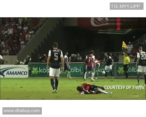 潮男幽默调侃足球明星的时尚风格与场上表现的奇妙结合